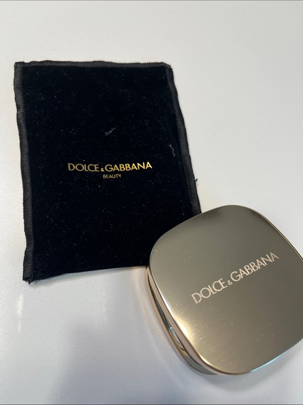 Dolce & Gabbana magnifying gold Compact mirror.. used once - Picture 4 of 5